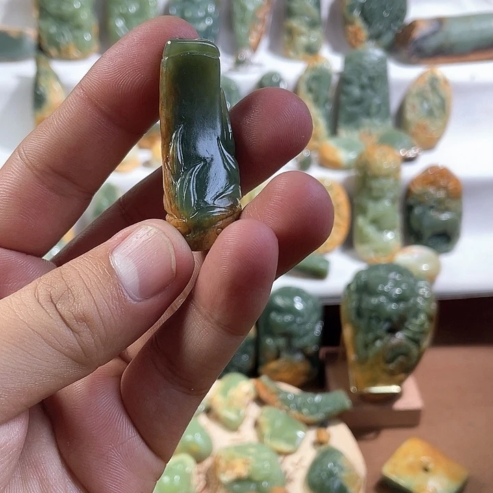 岫岩河磨玉（透闪石质玉）未镶嵌颈饰