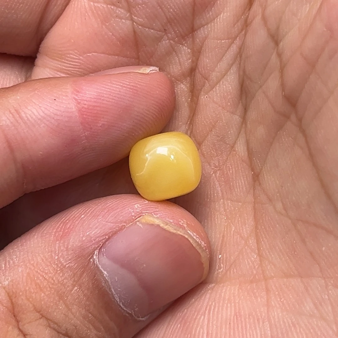 未镶嵌琥珀裸石蜜蜡鸡油黄白花老型9.8乘8.8