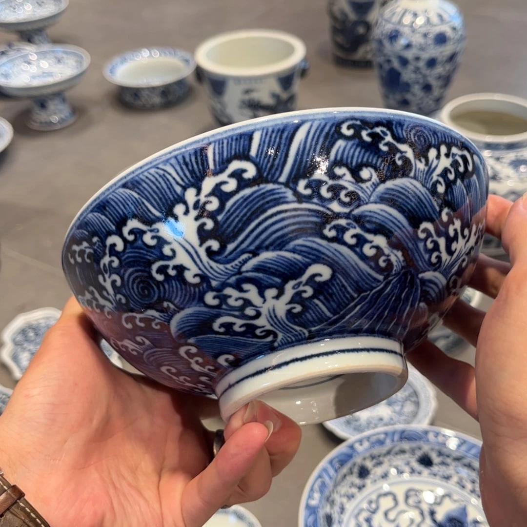 瓷片微瑕海水纹面碗