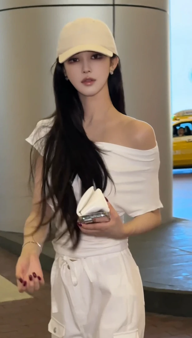 GABBY 白色一字领斜肩收腰短袖t恤女L1552