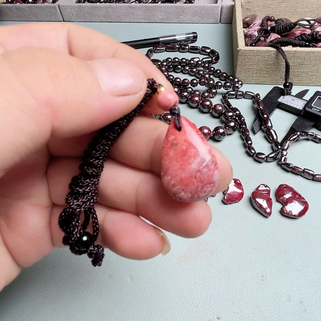 哼**哼天然朱砂辰石吊坠