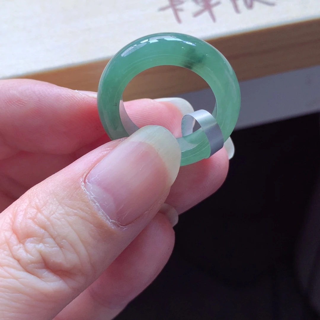 翡翠颈饰未镶嵌吊坠