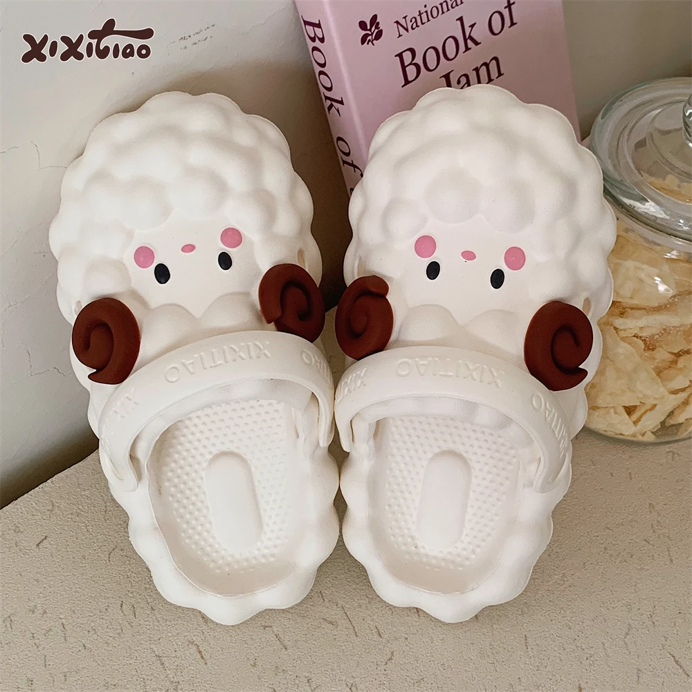 细细条 2025夏季新款软萌小羊包头拖鞋女沙滩防滑亲子外穿洞洞鞋