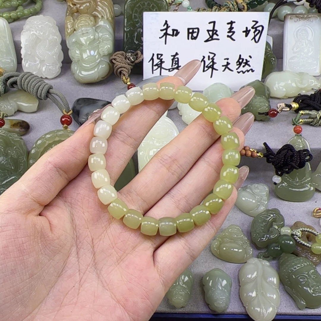 就***任和田玉未镶嵌颈饰