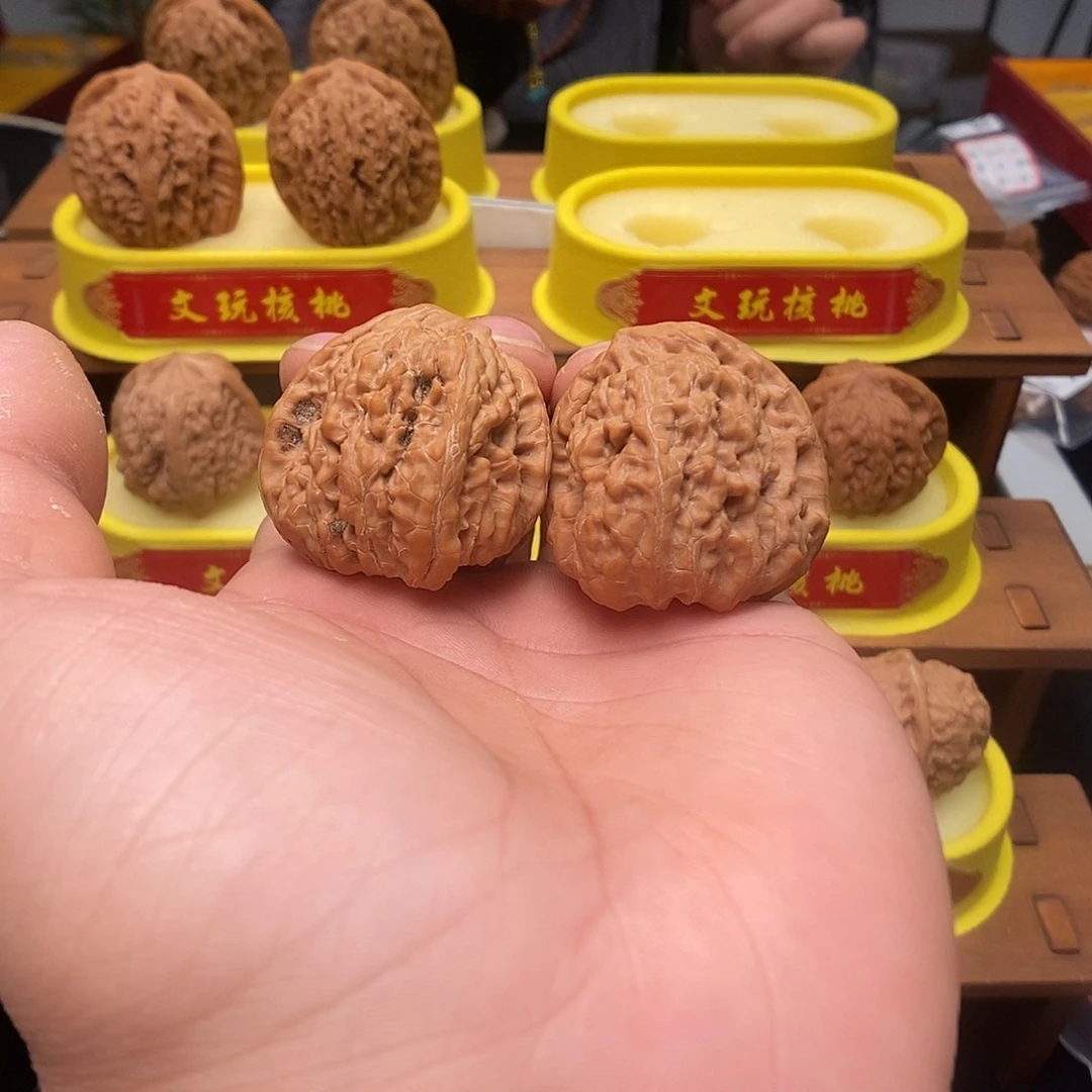 文玩核桃吊坠凹底41鹰嘴