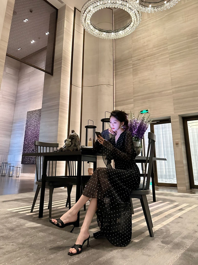 車車【纸片人】新款波点印花围裹飘带喇叭长袖连衣裙LZ1974