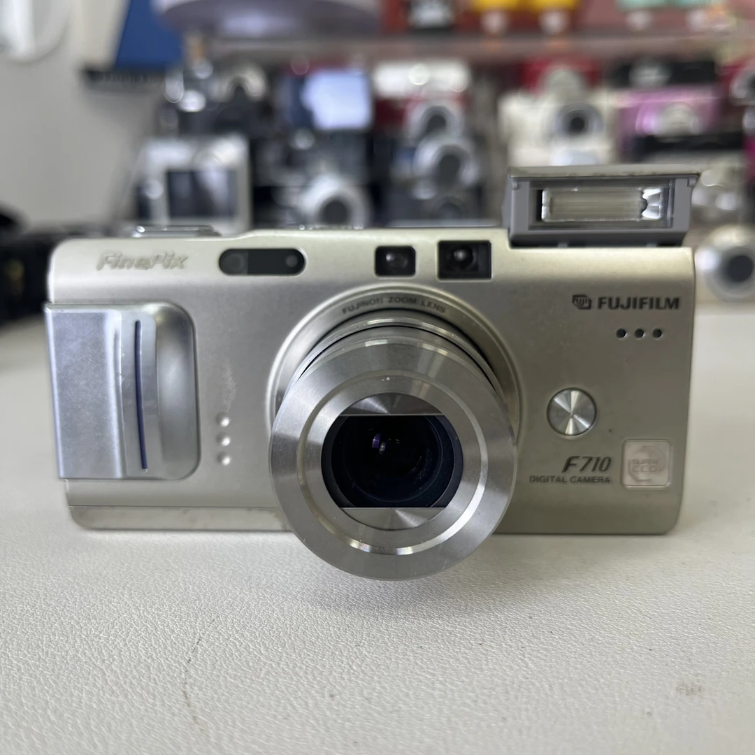 8新 Fujifilm/富士 F710中文 800w像素5倍变焦 自备XD卡与读卡器