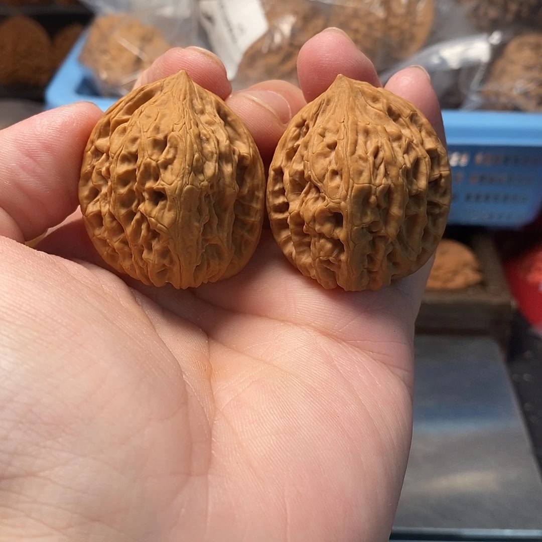 1文玩核桃油皮鸡心35-364