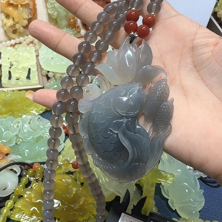 未镶嵌蛇纹石玉吊坠