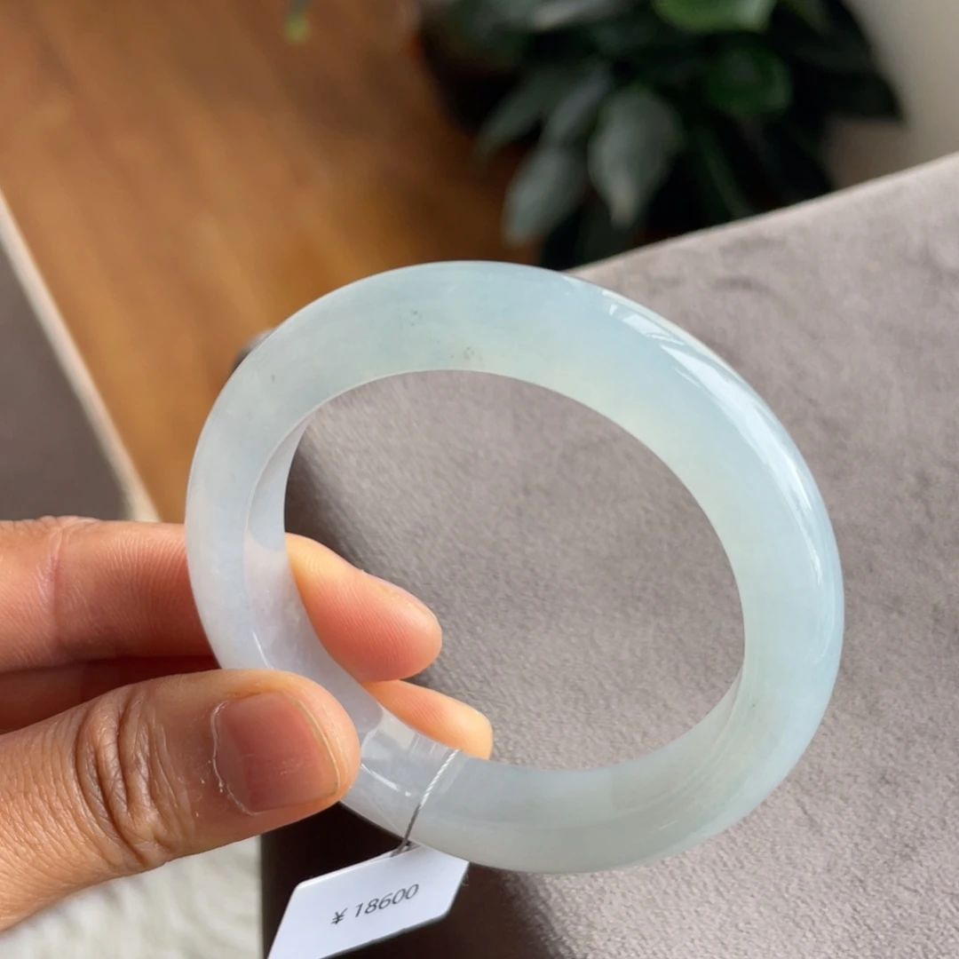 翡翠未镶嵌手镯冰蓝