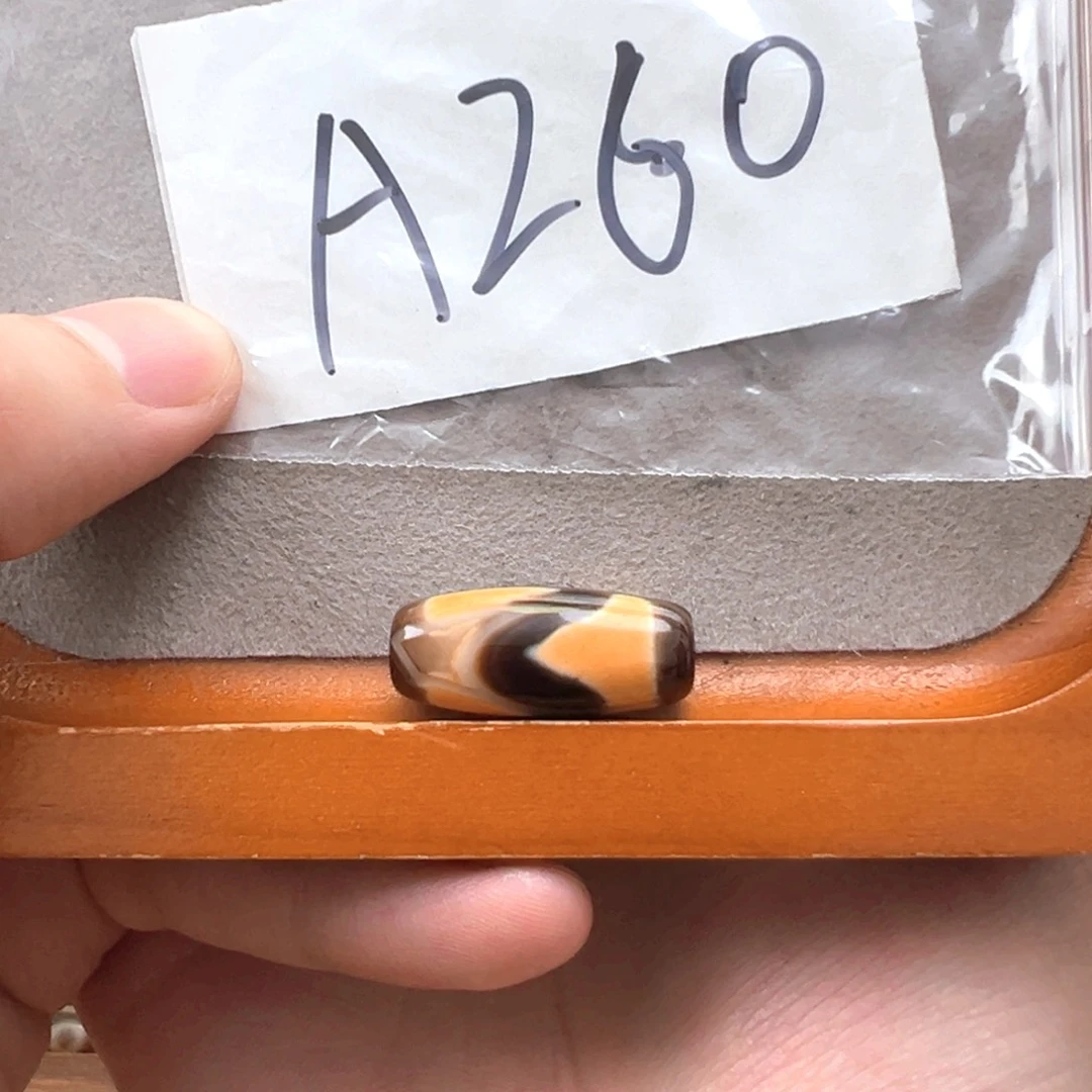 玛瑙/玉髓颈饰未镶嵌微带石纹处理品
