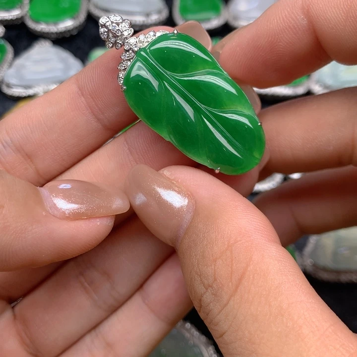 砚****翡翠18K金镶嵌吊坠(不含链)