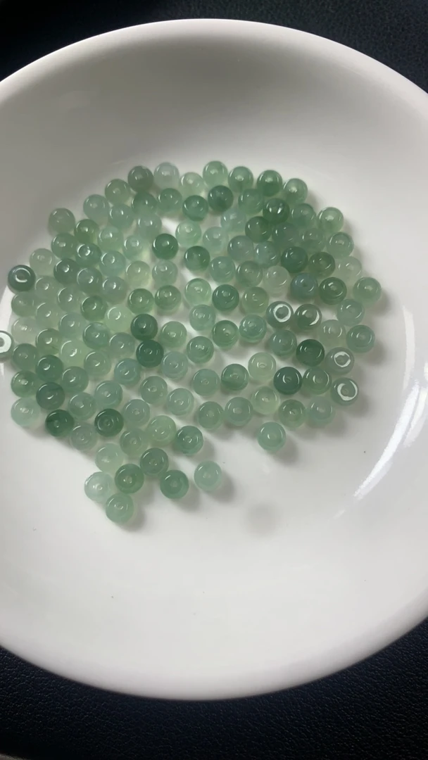 翡翠2x4mm算盘30颗散珠多样性发货