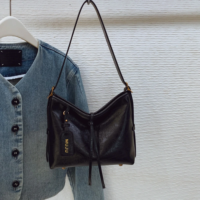 2025新款时尚凯瑞奥大容量斜挎通勤托特包休闲百搭轻奢经典