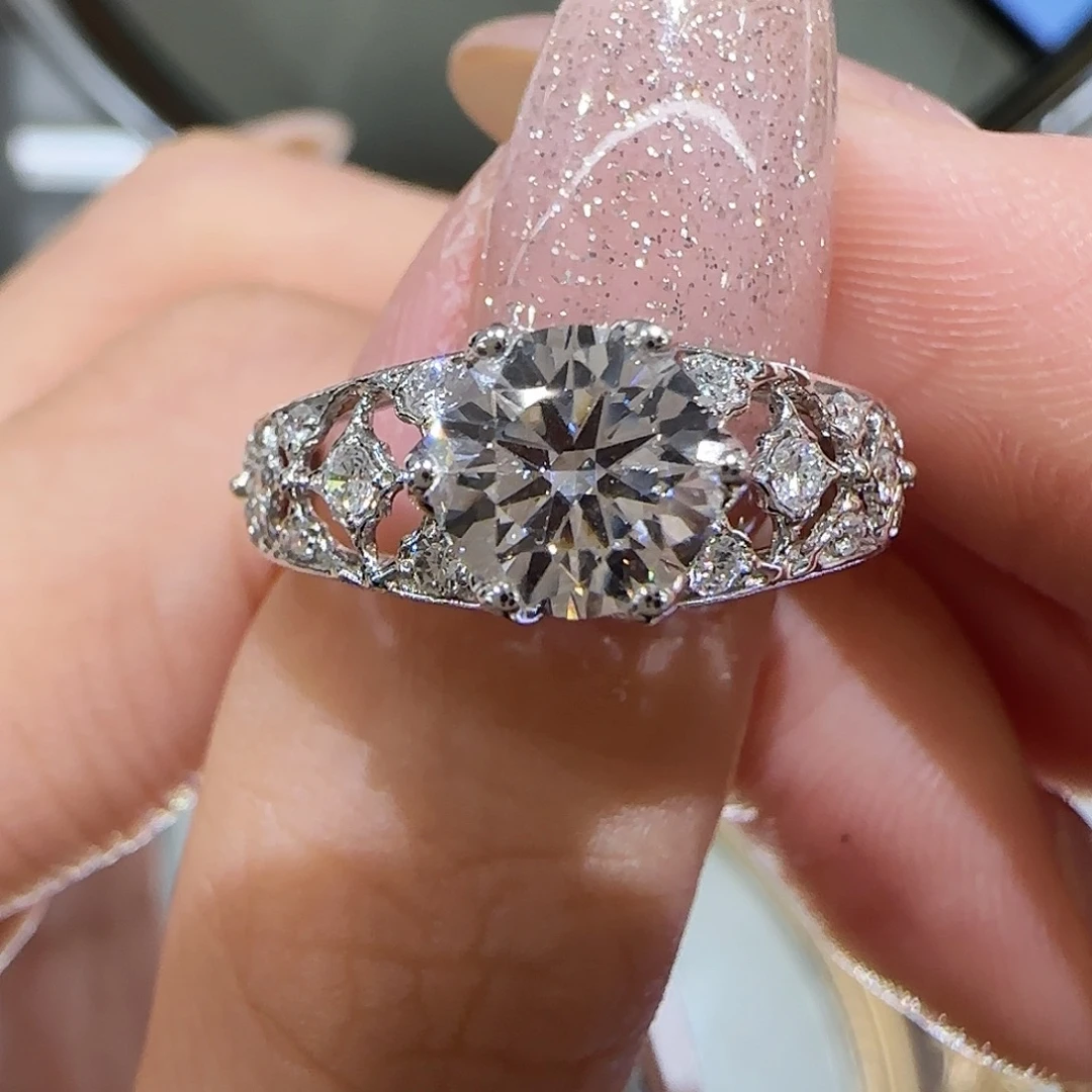 实验室培育钻石18K金镶嵌布布戒指1卡igi双证