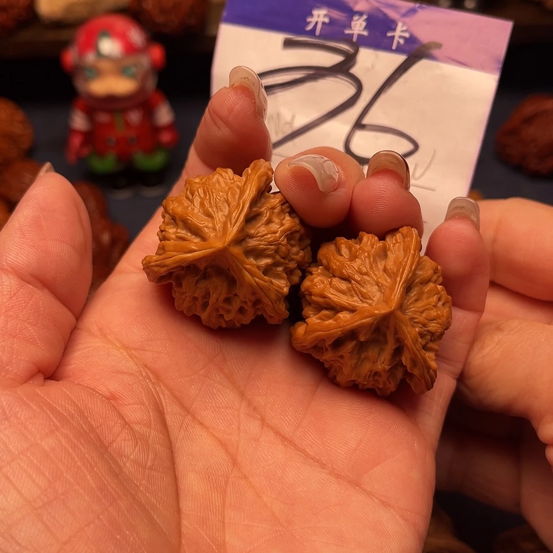 文玩核桃吊坠盘山三棱34