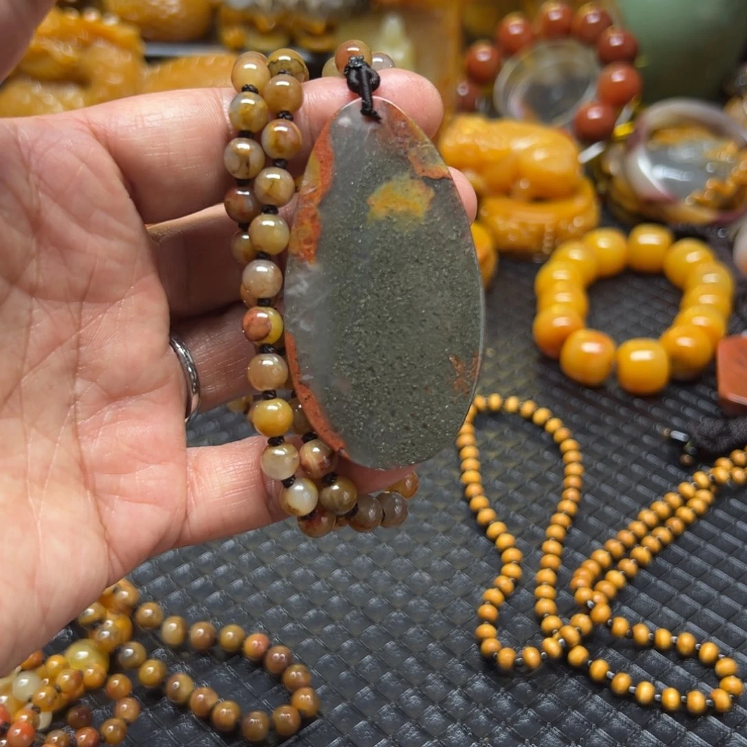 石英质玉未镶嵌颈饰