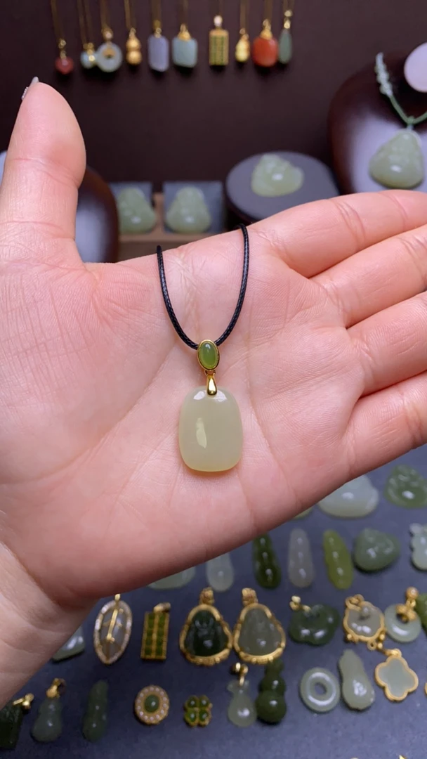 和田玉无事牌15*30精致吊坠