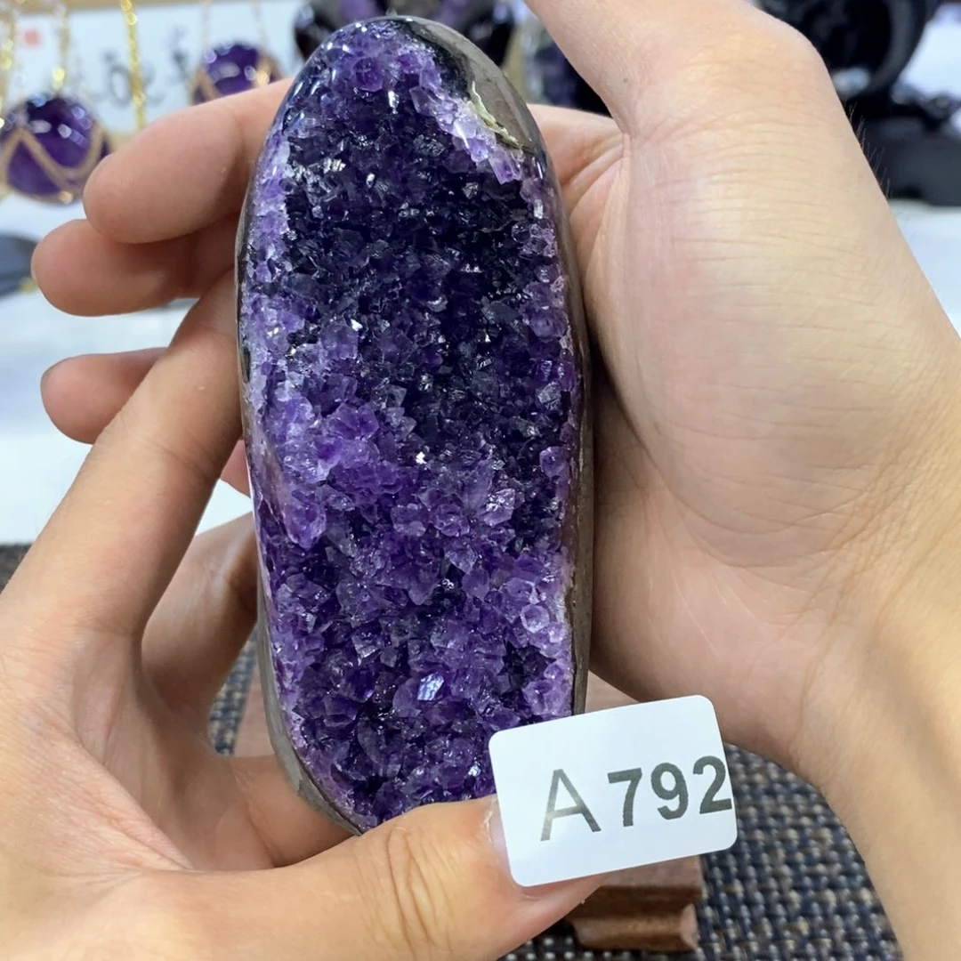 未镶嵌水晶大型摆件（非配饰）