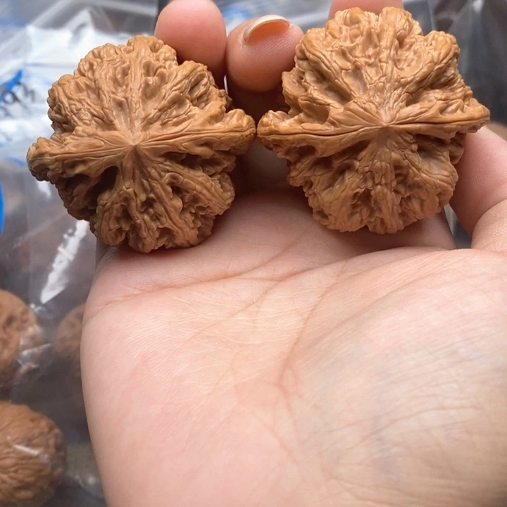 猴头核桃吊坠退****族1812号粗筋