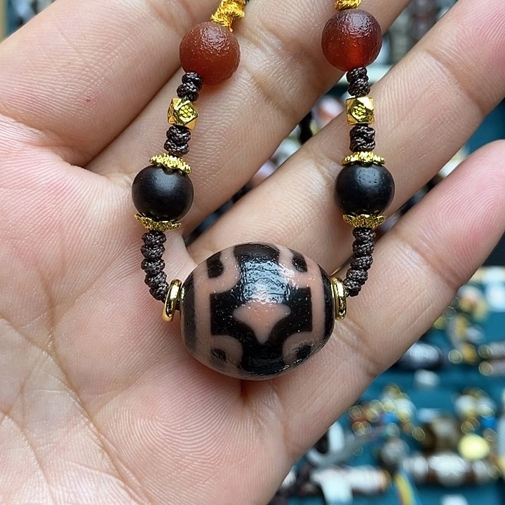 玛瑙/玉髓颈饰合金榆**舟