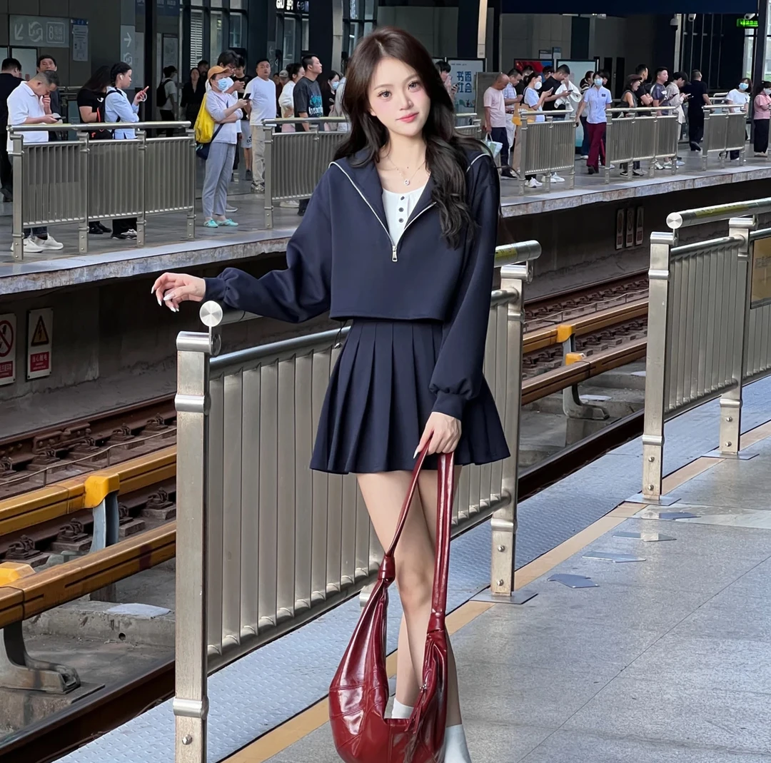 【达人专属】2025秋季新款减龄显瘦琥珀流光套装卫衣背心裙子三件套