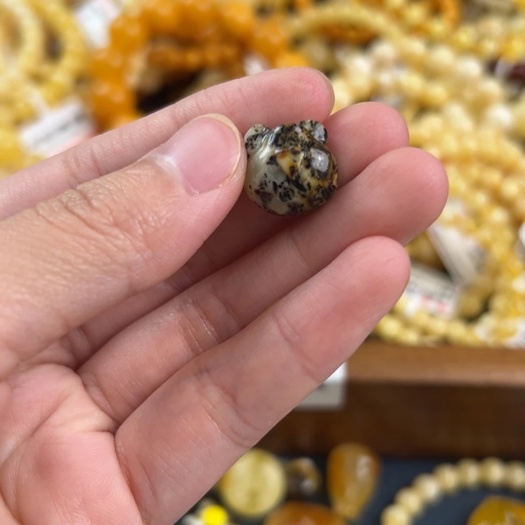 琥珀未镶嵌珠宝奇石