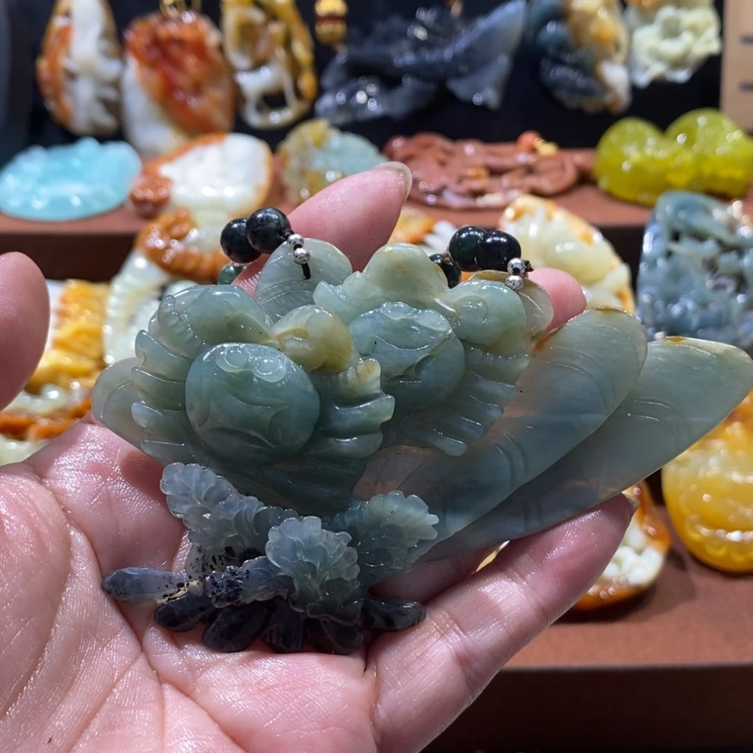 蛇纹石玉颈饰未镶嵌