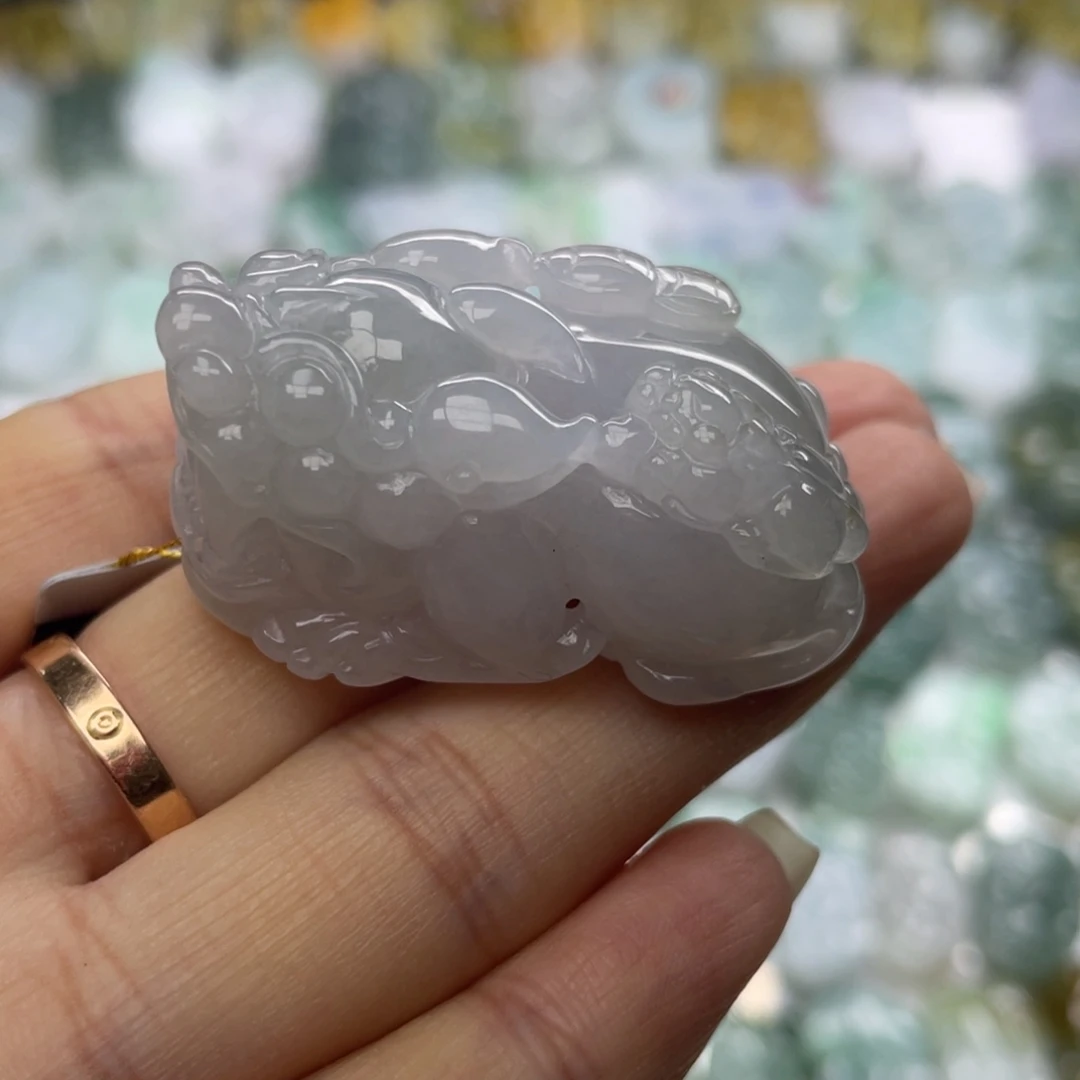 翡翠未镶嵌颈饰貔貅