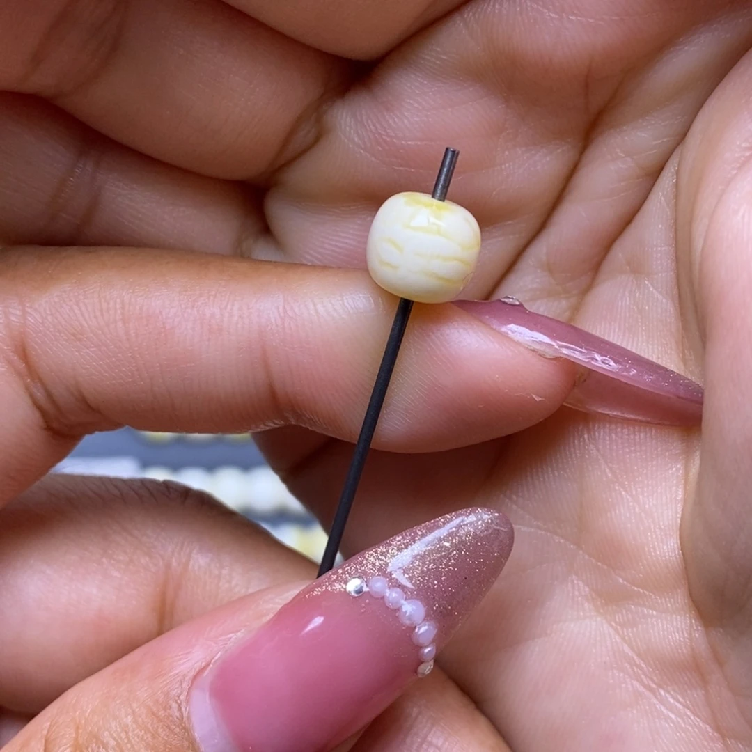 琥珀未镶嵌珠宝奇石浓白妖花老型8.6*7.8mm