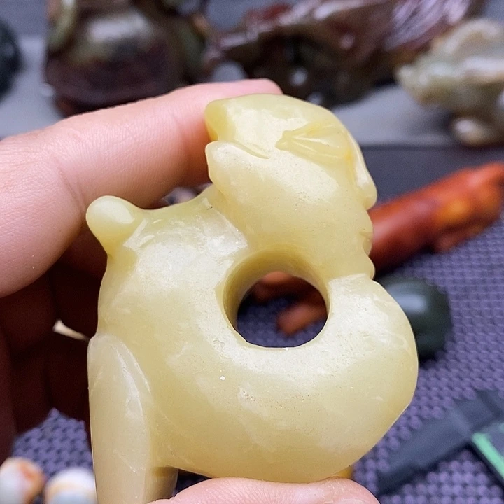 未镶嵌蛇纹石玉颈饰