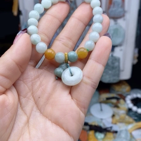 翡翠颈饰未镶嵌翡翠