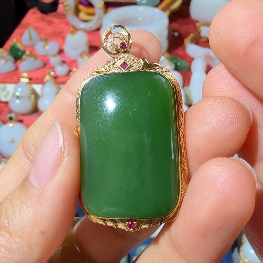 和田玉18K金镶嵌颈饰