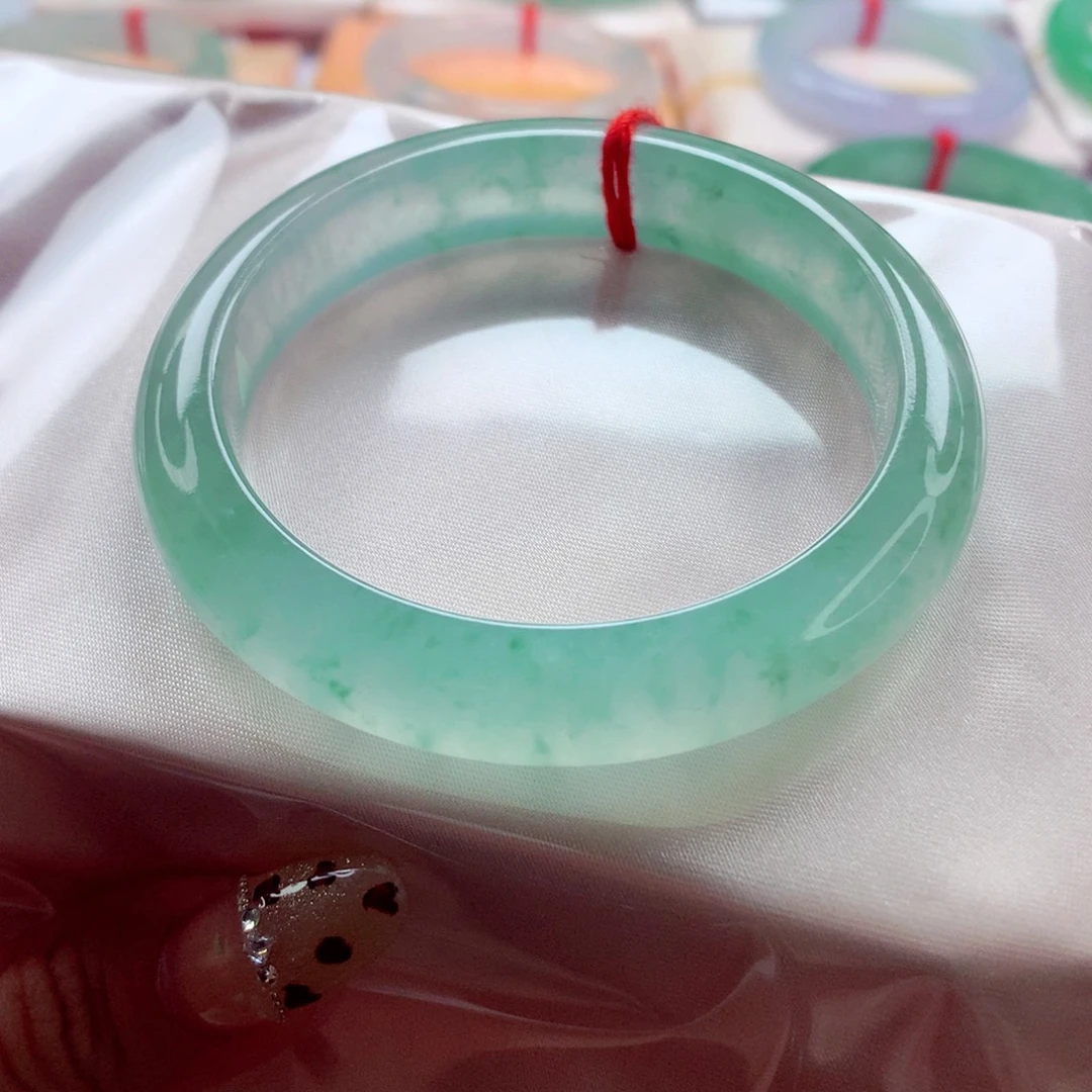 翡翠未镶嵌手镯53.8 绿光森林 全条冰透 灵