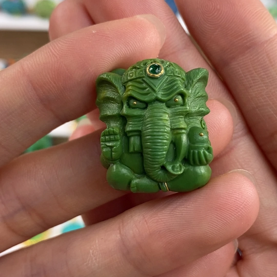 绿松石未镶嵌。菜籽镇财勇