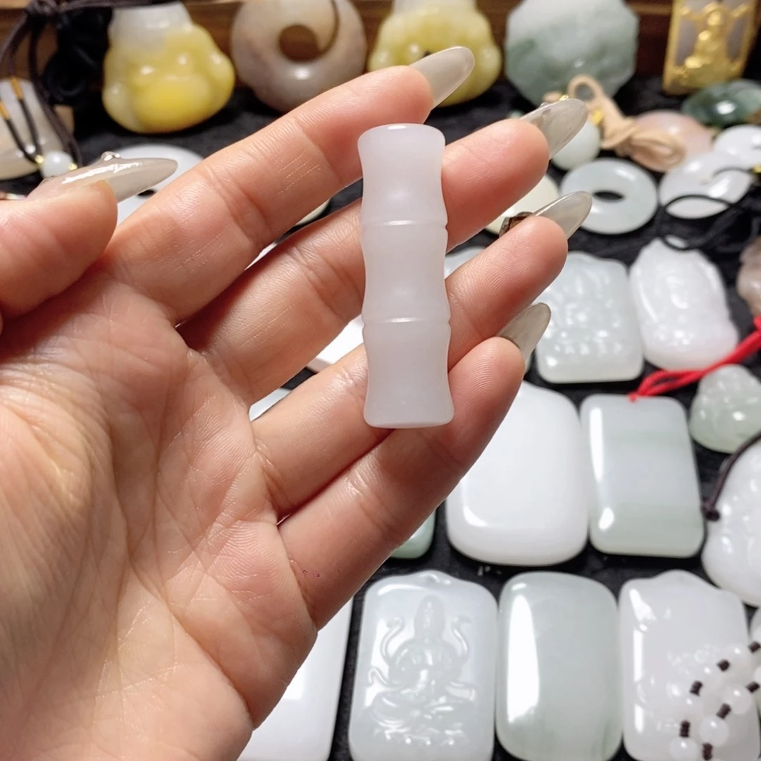 石英质玉颈饰未镶嵌