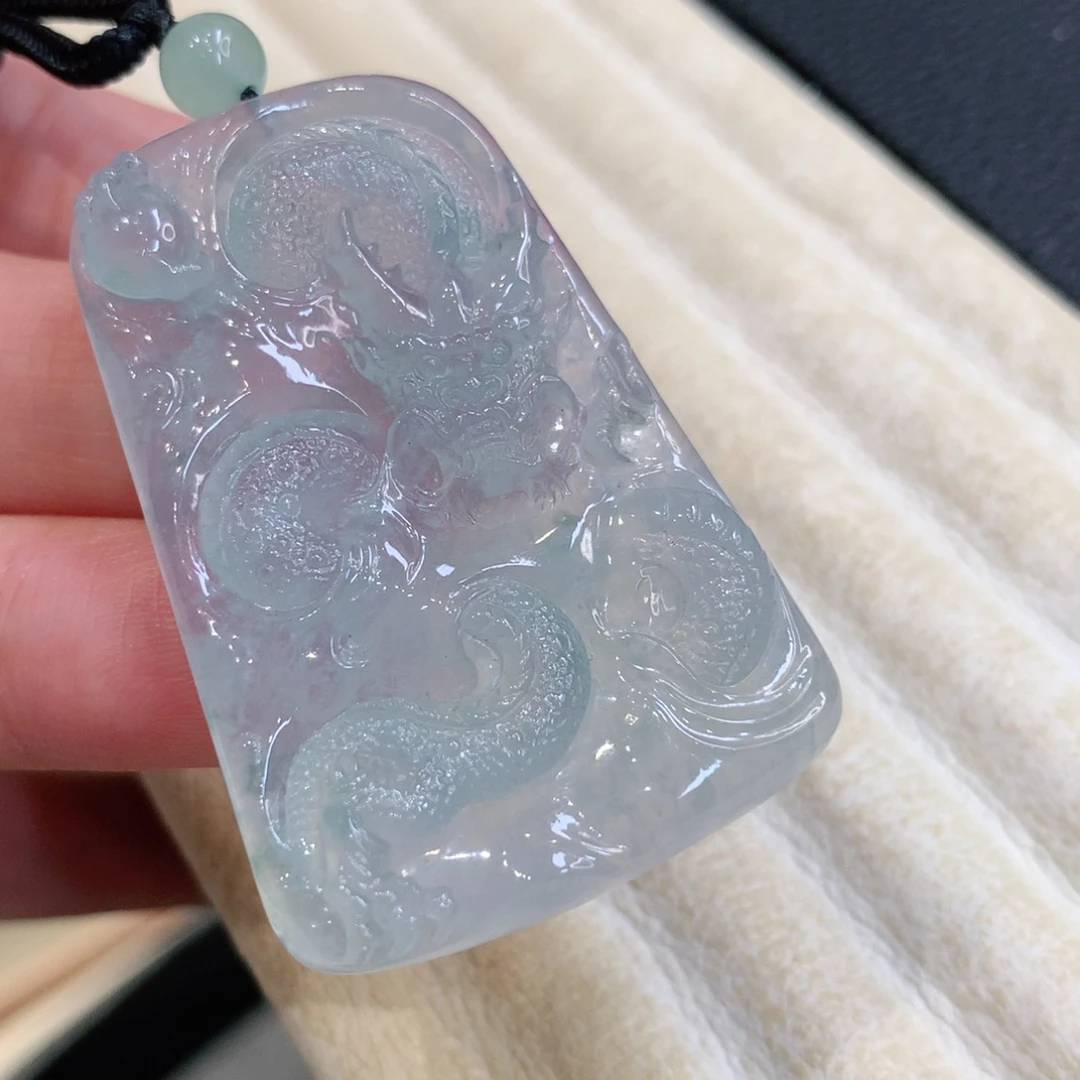 翡翠未镶嵌颈饰龙牌