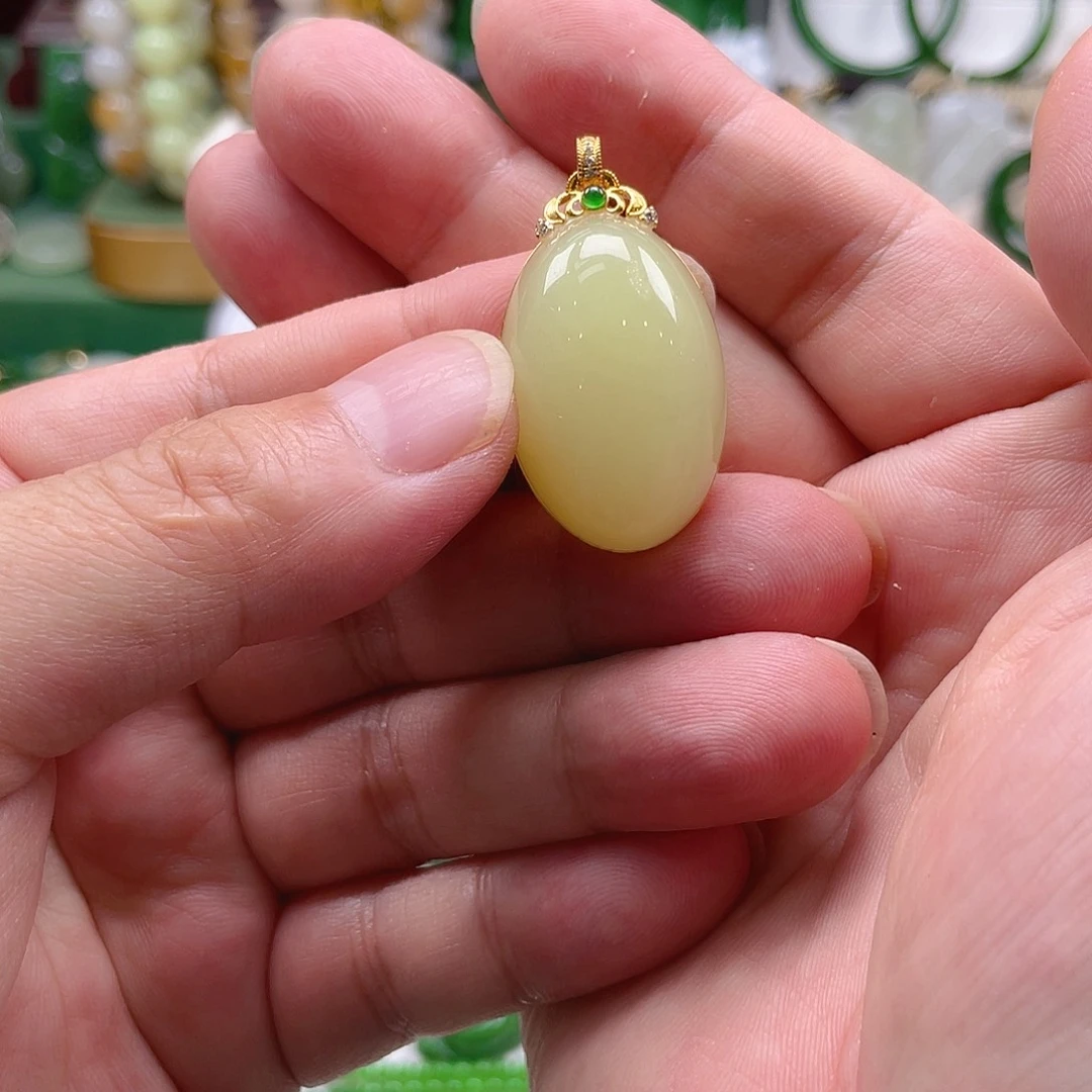 颈饰18K金镶嵌和田玉