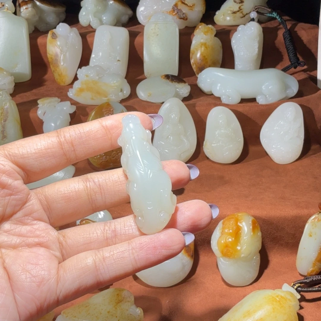 咕***哒和田玉未镶嵌颈饰