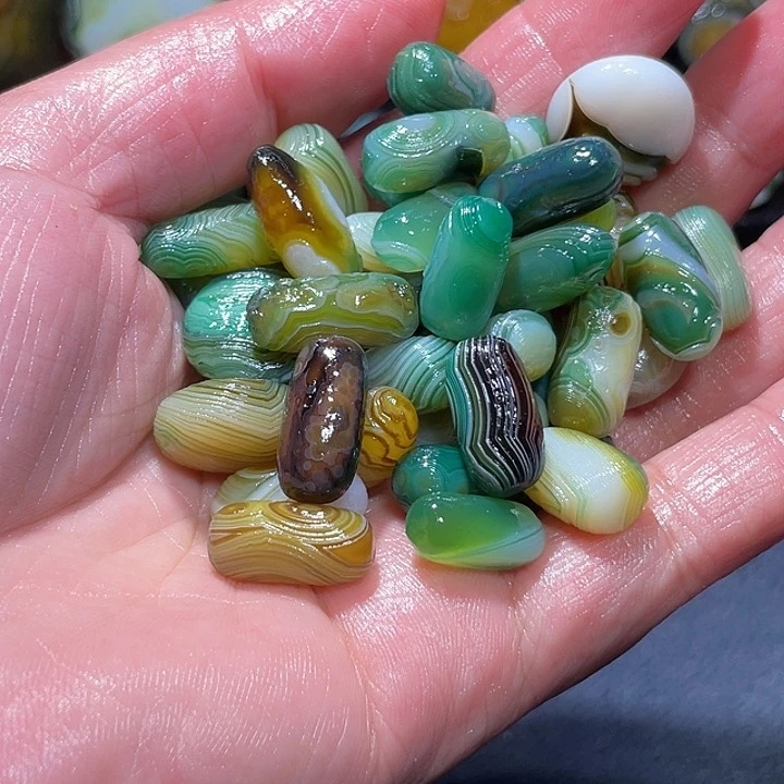 悟***》未镶嵌玛瑙/玉髓珠宝奇石