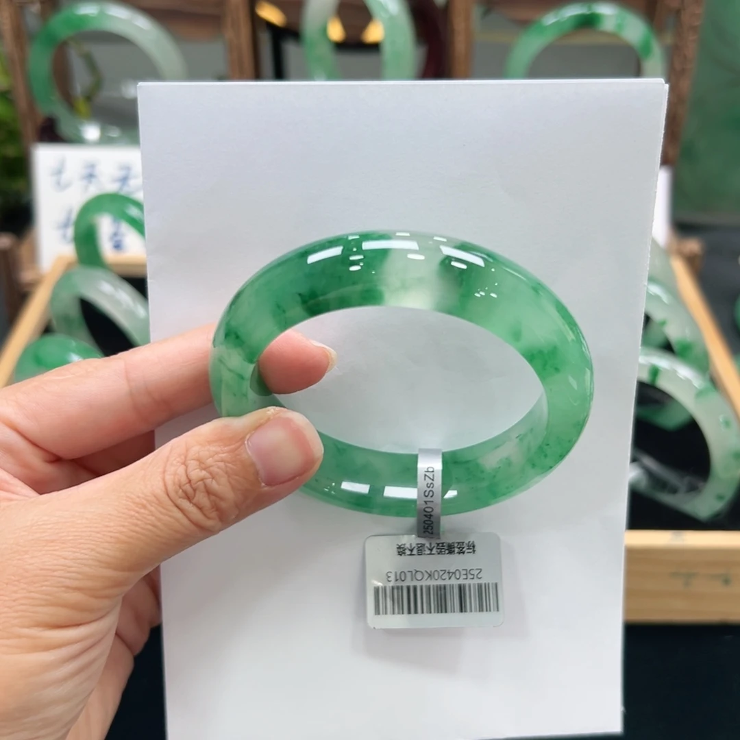 芳***》石英质玉未镶嵌手镯➕佳佳56.9