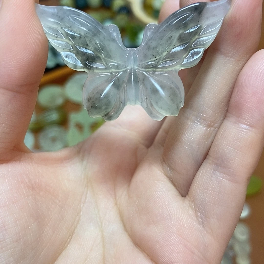 蛇纹石玉未镶嵌颈饰飘绿水墨蝴蝶