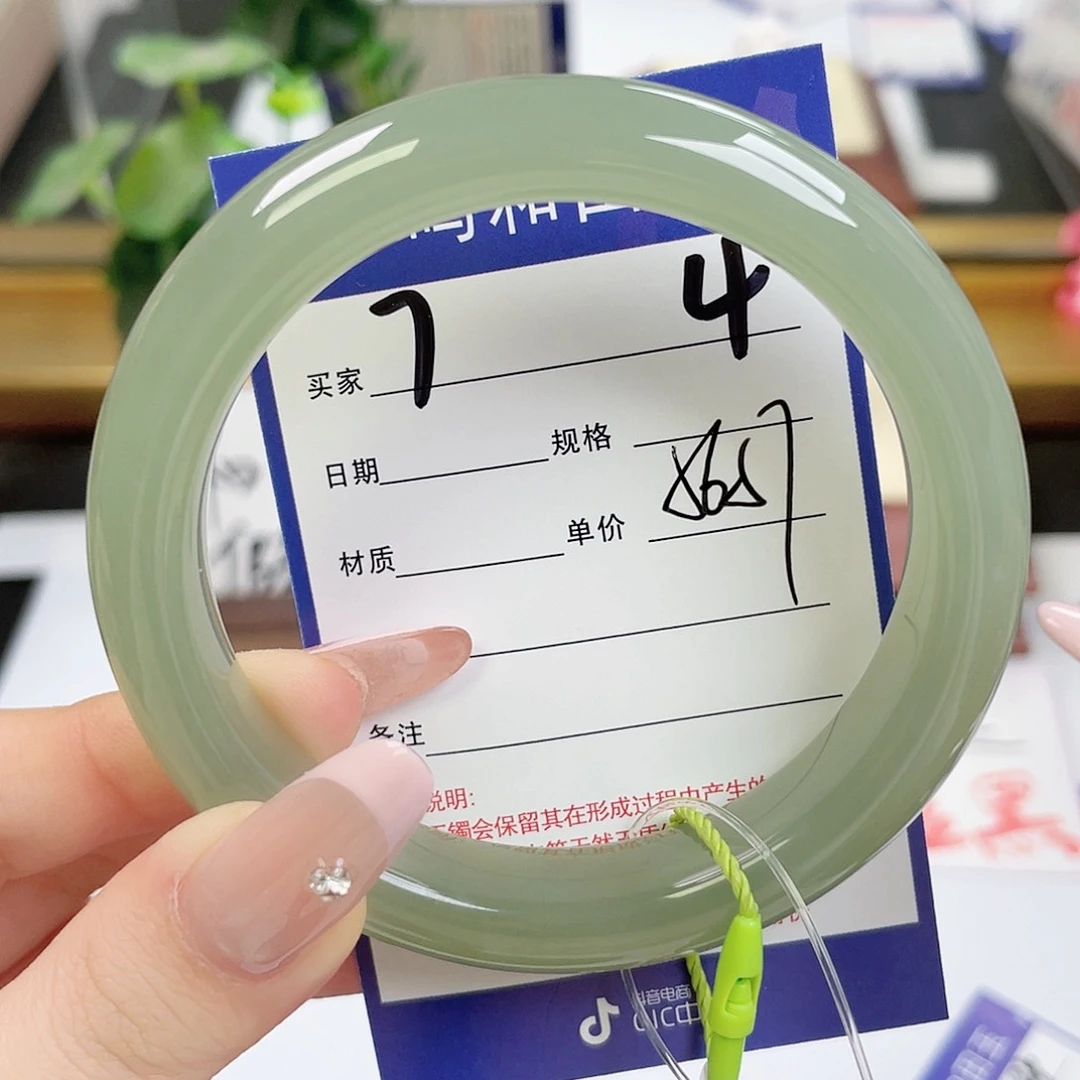 和田玉手镯未镶嵌木*