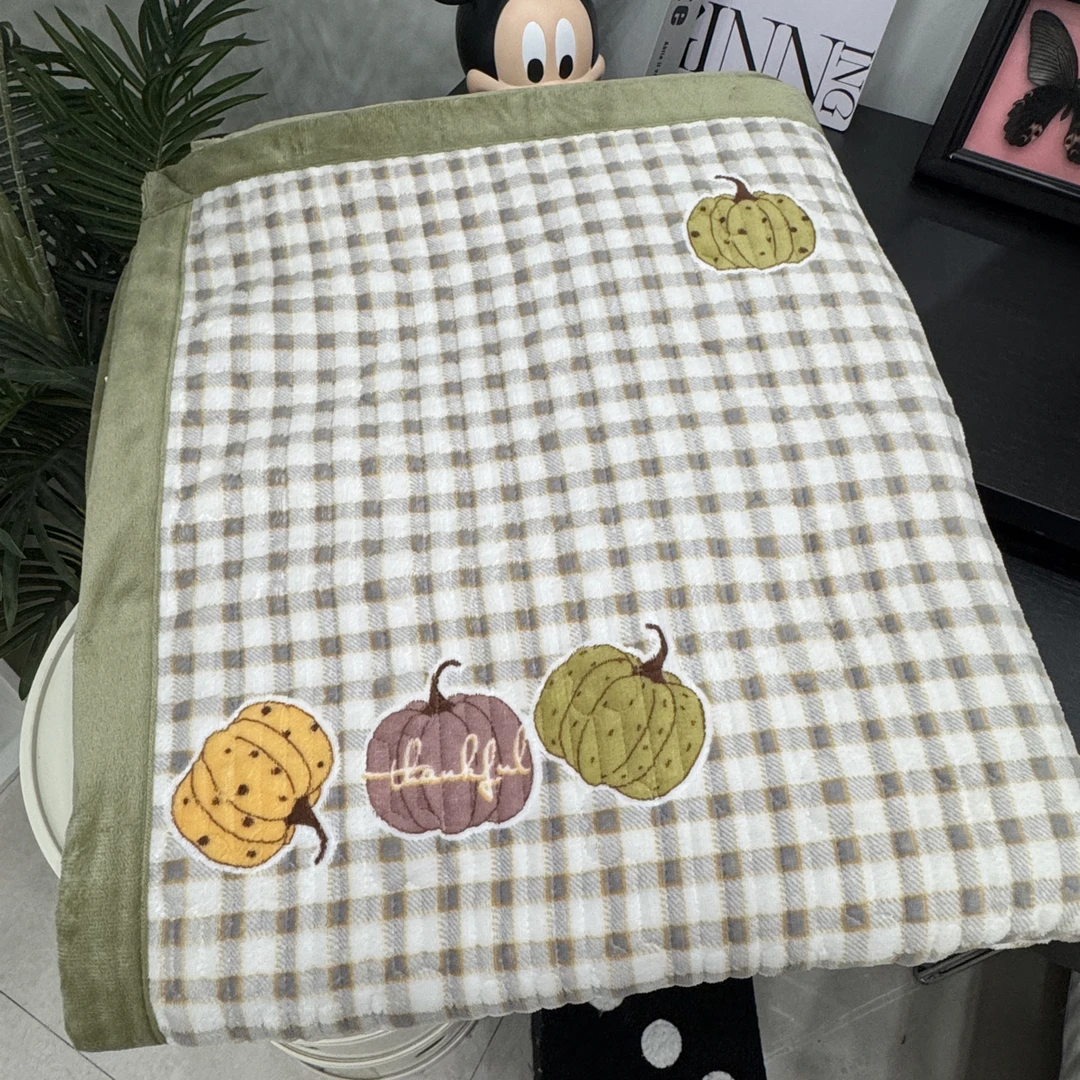 牛奶绒 绗缝加厚床盖200*220多功能