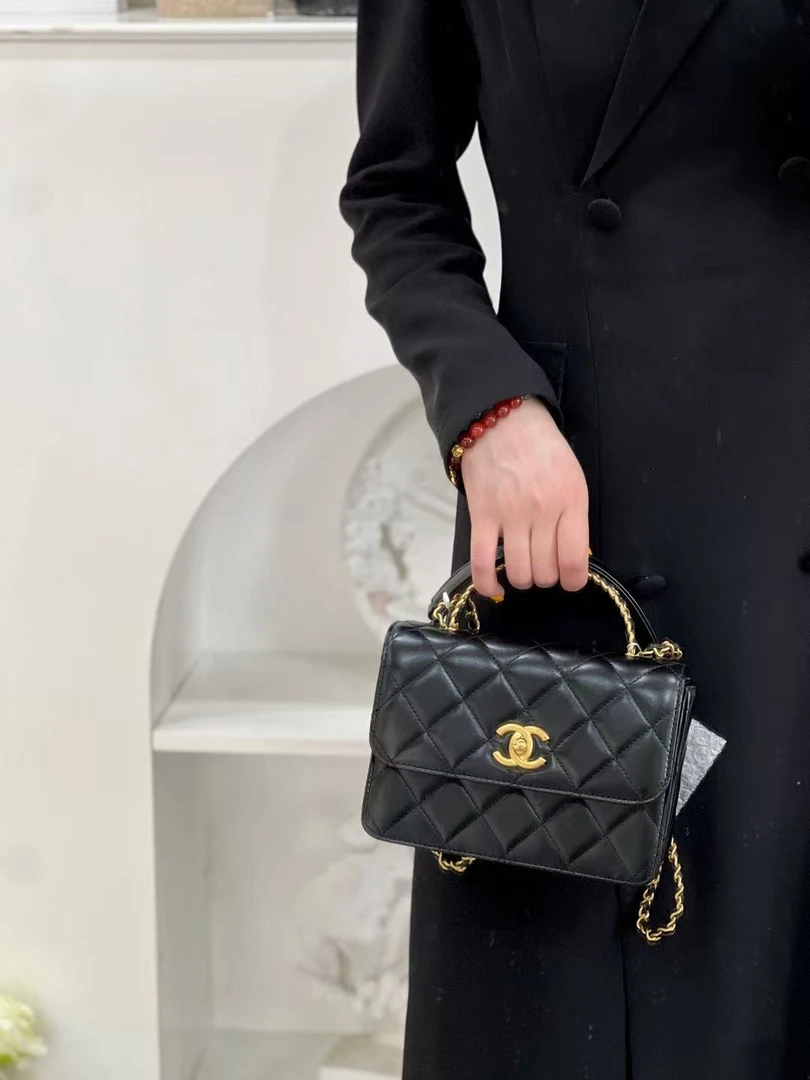 99新 Chanel/香奈儿 23p金属镂空手柄口盖包mini 黑金羊/优品