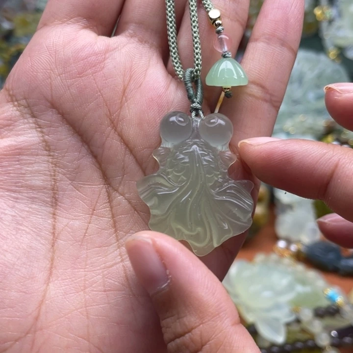 未镶嵌蛇纹石玉吊坠
