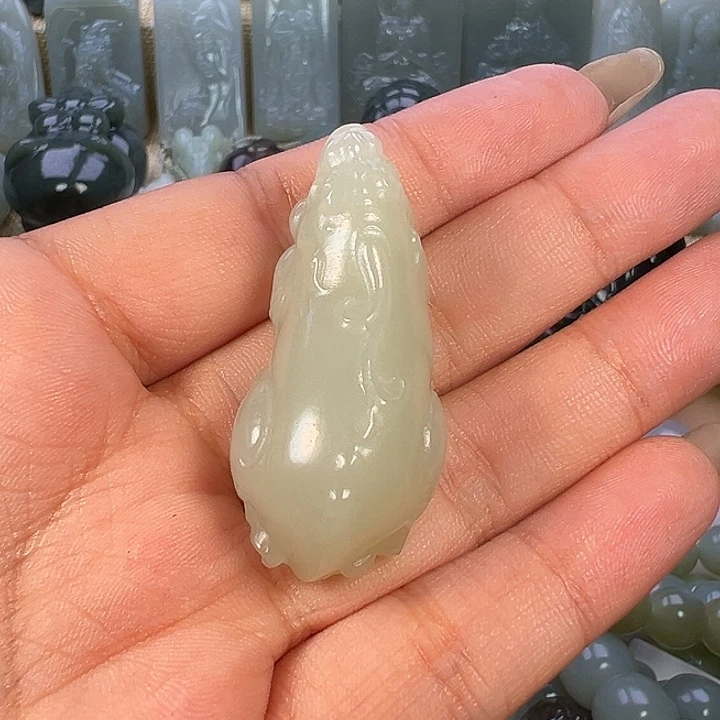 用***6和田玉（糖玉）未镶嵌颈饰
