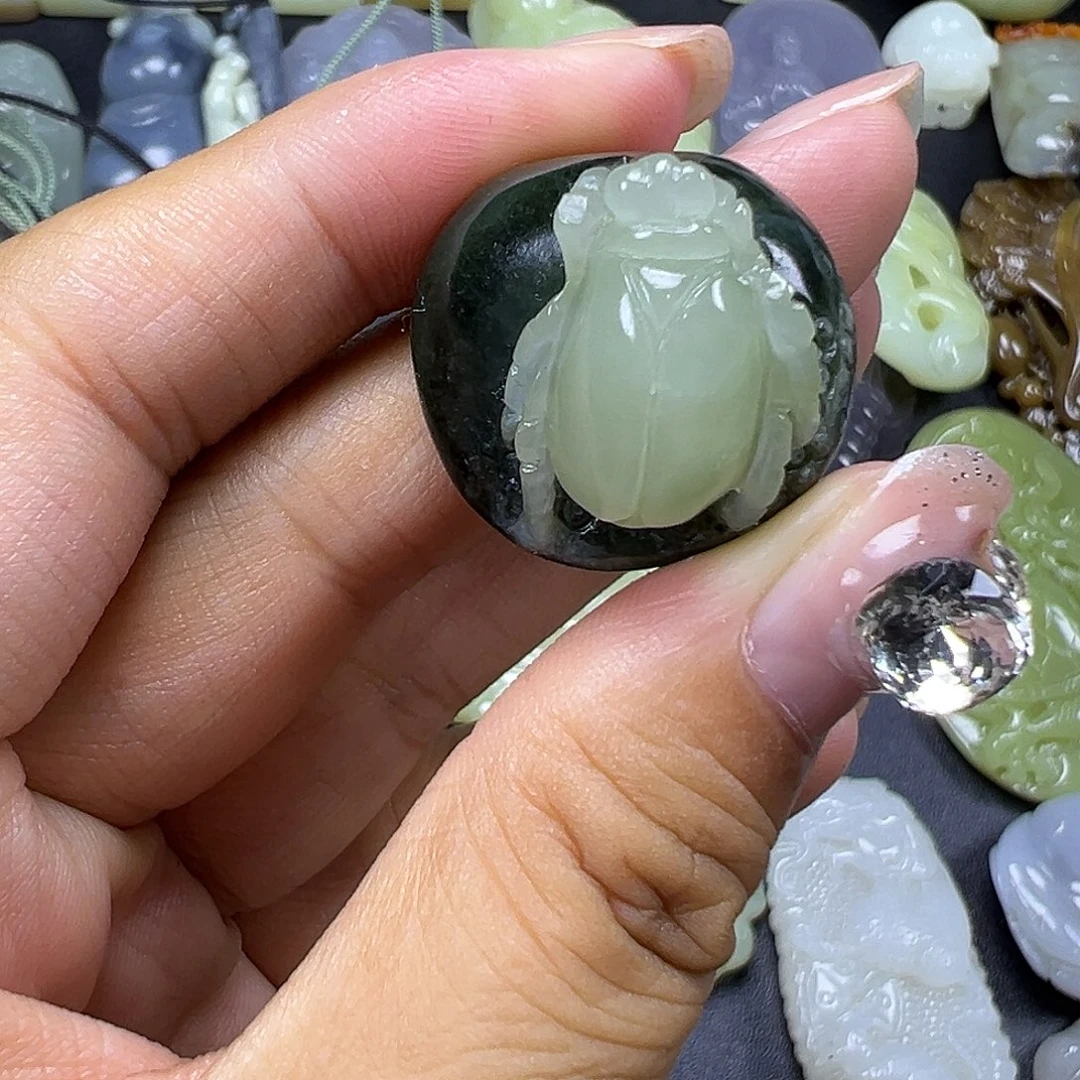 和田玉未镶嵌吊坠(不含链)微瑕