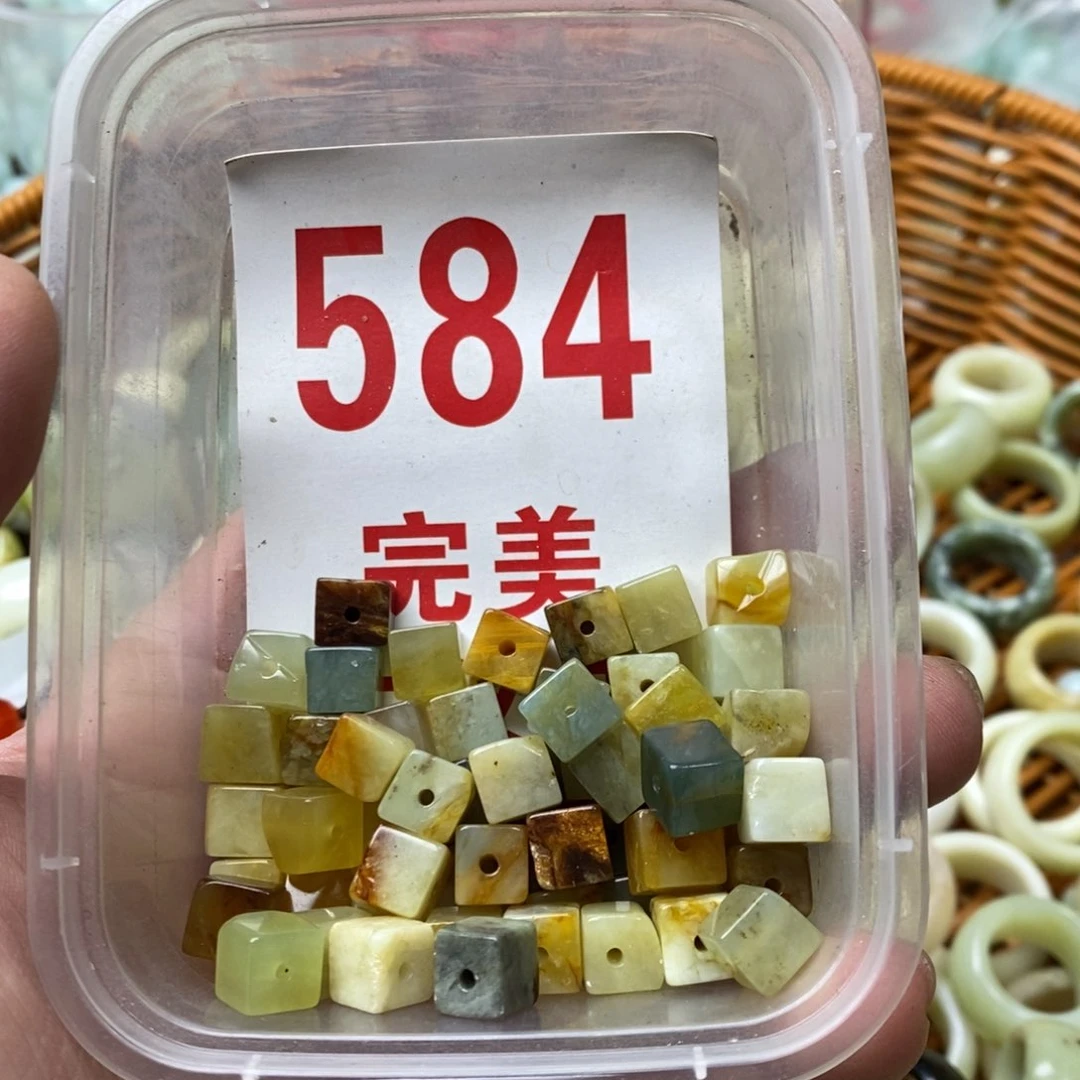 蛇纹石玉挂坠未镶嵌