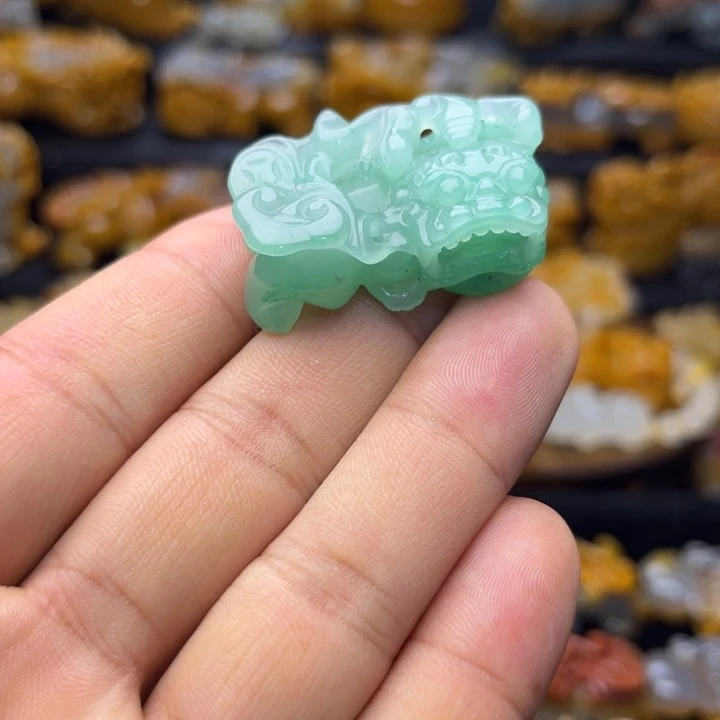 石英质玉未镶嵌吊坠(不含链)天然非洲翠霸王貔貅